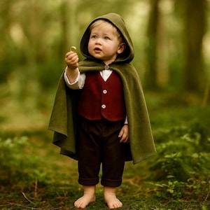 Toddler Medieval Suit for Boys - Ring Bearer Baby Outfit - Green Cloak - Halloween Costume