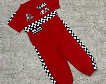 Twee snelle verjaardag aangepaste, gepersonaliseerde unisex racepak 1e verjaardagscadeau rode race jumpsuit kerstcadeaus halloween twee snelle kerst