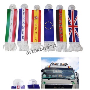Op de afbeelding: Set van zes auto raamvlaggen met zuignappen. De vlaggen tonen de nationale vlaggen van Italië, Frankrijk, Spanje, de Europese Unie, Duitsland en het Verenigd Koninkrijk.