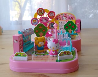 Hello Kitty Playground and Two Mini Figure Hello Kitty Playground and Two Mini Figure