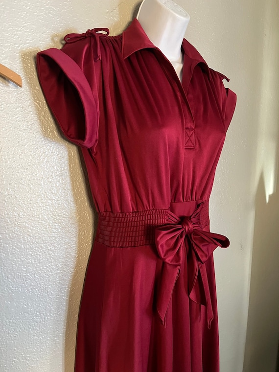 Vintage 1970 Deep Red, Stretch-knit Dress, Bows & 
