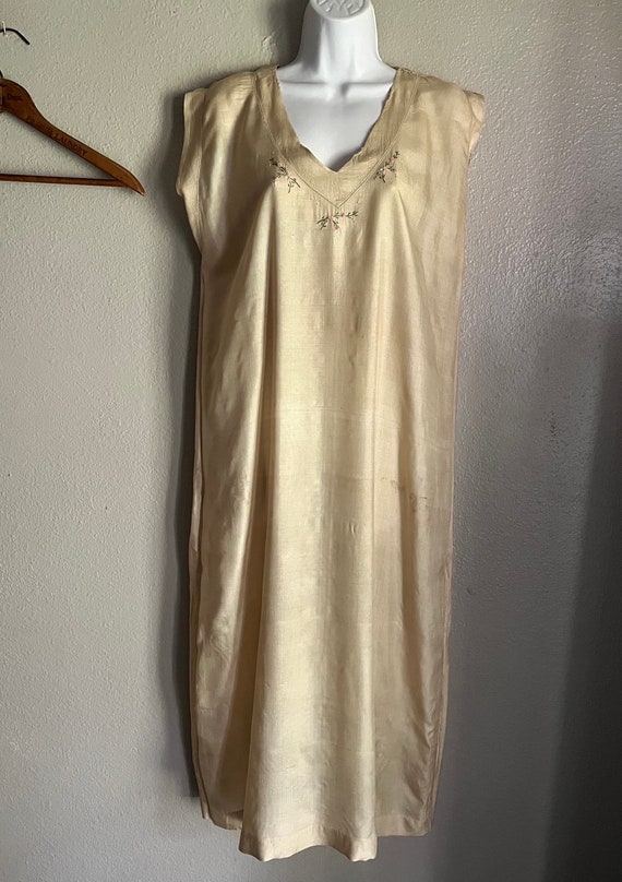 Vintage 1920’s Silk Pongee Nightgown, Embroidered… - image 3