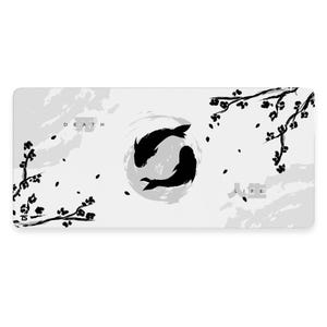 Puede incluir: Ilustración en blanco y negro de dos peces nadando en círculo con las palabras "DEATH" y "LIFE" a cada lado. El fondo es gris claro con una textura sutil y una rama de flores de cerezo.