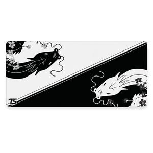 Puede incluir: Alfombrilla de ratón en blanco y negro con un diseño yin yang que presenta dos dragones con acentos florales.