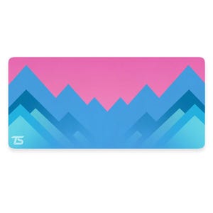 Puede incluir: Un ratón de diseño geométrico rosa y azul con un logotipo estilizado "TS" en la esquina inferior izquierda.