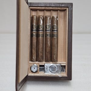 Vintage Style Leather Book Humidor - Portable Cigar Travel Case