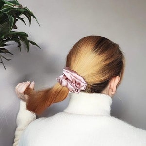 Chouchou soie de mûrier 100% cadeau de saint Valentin /chouchou en soie naturelle 19 Momme, chouchou en soie / silk scrunchie image 2