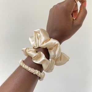 Genuine Mulberry Silk Scrunchie / 22 Momme Silk