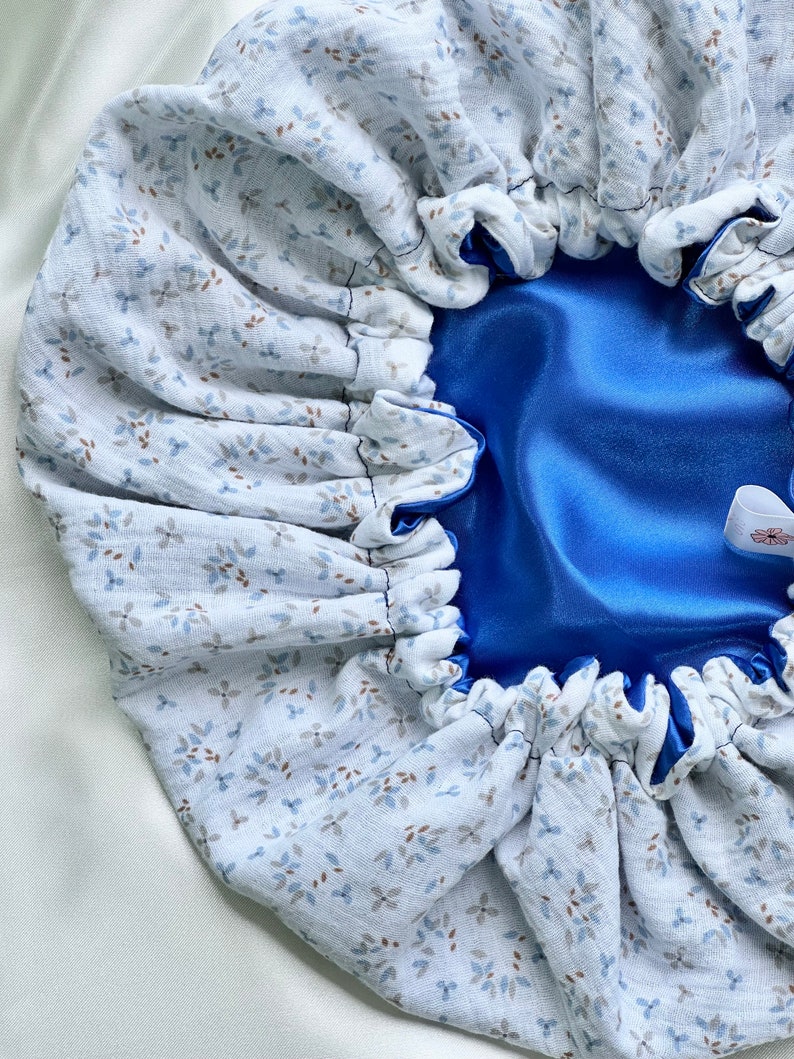 Bonnet réversible en gaze de coton et satin / bonnet de soin en satin /bonnet de nuit réversible fleur bleu