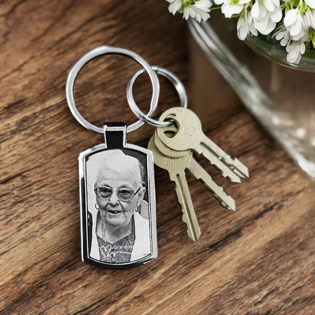 Photographing Keychains Photo Keyring Personalised Gift. Photograph Keychain Present ...