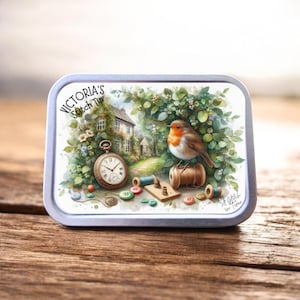 Steek, spoel, markeerblik. Een prachtig metalen naaidoosaccessoire voor een klein roodborstje, uniek gepersonaliseerd cadeau-idee, handwerkaccessoires.