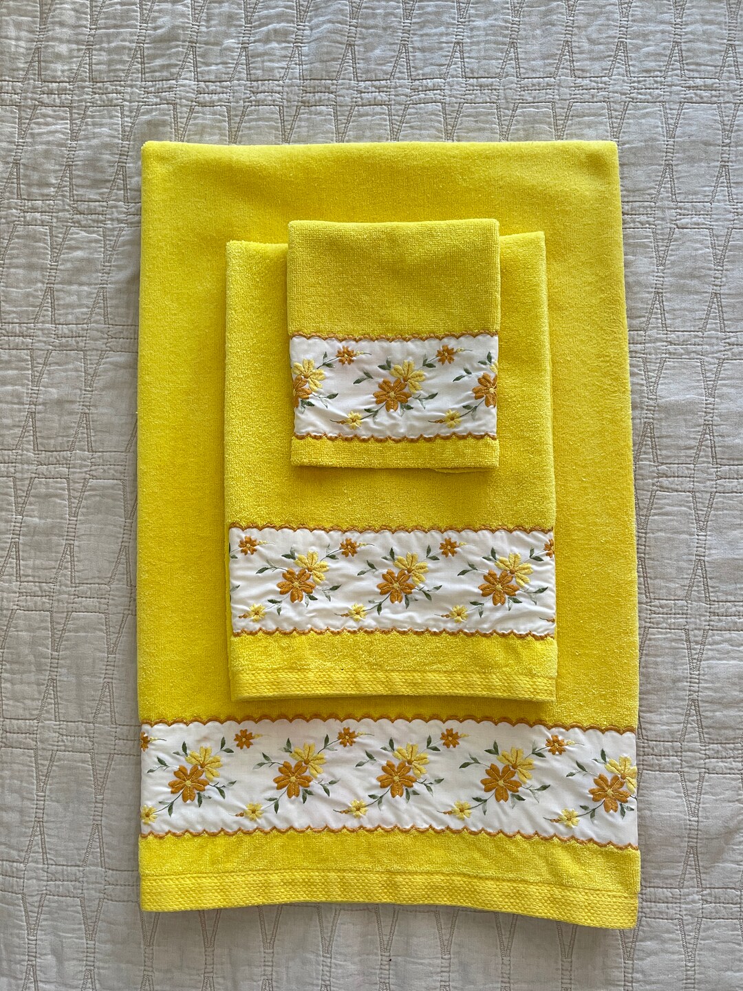 3 Piece Vintage Bath Towel Set Vintage Yellow Floral Bath Etsy