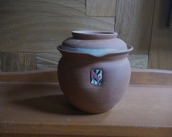 Five Cup Fermentation Crock or Onggi: Unglazed Jar with Water Seal Airlock for Kimchi or Sauerkraut