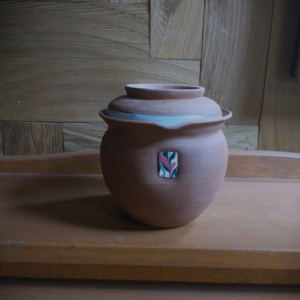 Five Cup Fermentation Crock or Onggi: Unglazed Jar with Water Seal Airlock for Kimchi or Sauerkraut