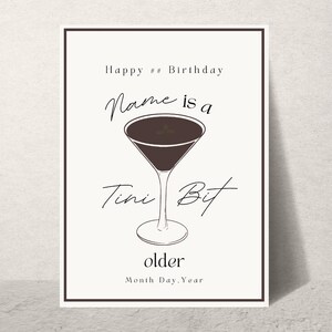Un modello di cartello di benvenuto (tazza piena) un po' più vecchio / Cartello di benvenuto per compleanno / Cartello di benvenuto per cocktail Martini / Cartello di benvenuto per Martini espresso / Canva