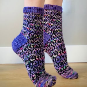 Colorwork sock knitting pattern, Baroque socks, handknit socks pattern - digital download