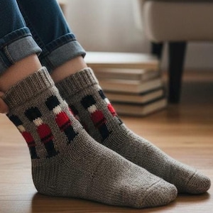 Padrão de tricô para meias com tema natalino - download digital - Meias de soldadinhos de brinquedo, padrão de tricô para meias de Natal