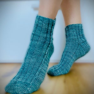 Easy beginner sock knitting pattern, socks knit flat, two needle sock pattern, PDF download - Manifold Socks by Tuff City Knits