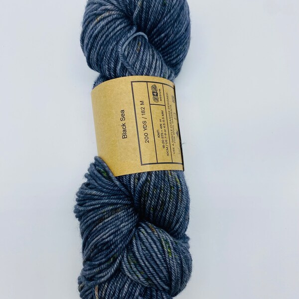 Madelinetosh Tosh fil mérinos de poids peigné vintage, fil teint à la main, laine mérinos superwash - un écheveau