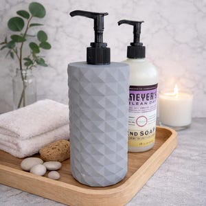 Tvålöverdrag för MEYER'S CLEAN DAY tvålpumpöverdrag badrumsinredning köksinredning Meyer's Clean Day tvålpumpöverdrag 340 ml | Diamond