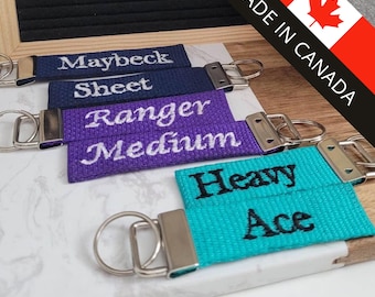 ETIQUETA PARA MANTA DE CABALLO Etiquetas bordadas personalizadas grandes de doble cara para mantas de caballos, bolsas de bridas, llaveros, equipaje y más.