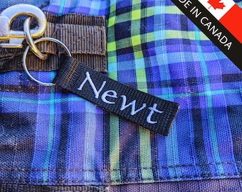 ETIQUETAS PARA MANTAS DE CABALLO - Una cara - Una sola línea - Bordadas a medida con nombre/peso o tallas.