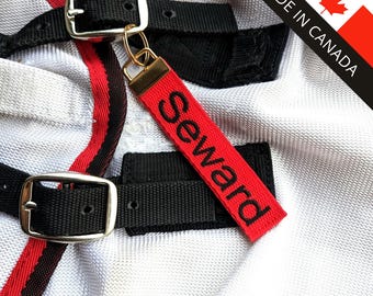 ETIQUETA PARA MANTA DE CABALLO Etiquetas personalizadas grandes, bordadas a una sola cara, para mantas de caballo, bolsas de brida, llaveros, equipaje y mucho más.