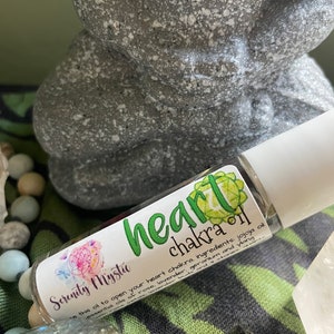 Rolo de chakra cardíaco em perfume de óleo essencial