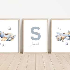 Letra y nombre personalizados con diseño de aviones voladores en acuarela / Impresión de avión para guardería / Decoración de avión para guardería / Habitación de niño / Letrero con nombre para guardería
