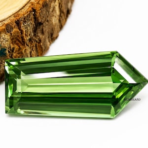 Raro ritrovamento di una gemma sciolta: tormalina verde naturale da 88,55 carati, zaffiro dal taglio a aquilone unico, pietra per anello di fidanzamento con zaffiro dal taglio di precisione.