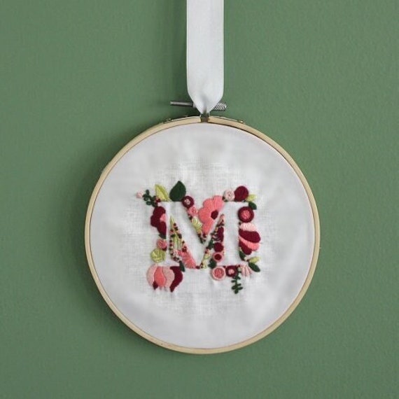 Tambour Brodé Main Personnalisé Lettre M