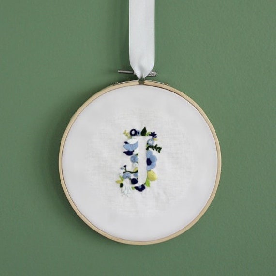 Tambour Brodé Main Personnalisé Lettre J