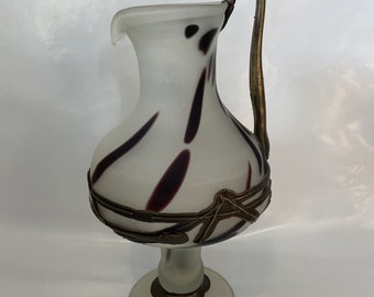 Vase antique de pichet en verre dépoli de 14 po avec accents métalliques