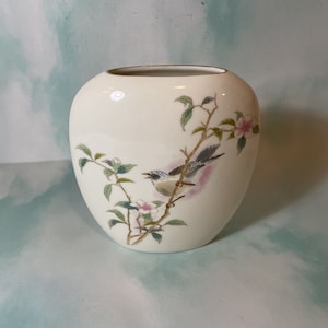 Japan Floral White Oriental Bird Round Vase 6”