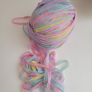 Colorfu-50gr (106m) lintgaren stoffig roze blos lavendel sprankelend lint. gemengde media collage vezelkunst knutselen cadeaupapier