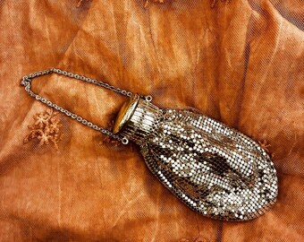 1920s Whiting and Davis Silver Mesh Accordion Wristlet Purse
