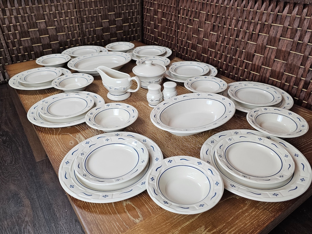 Longaberger Pottery Woven Traditions Classic Blue 30-piece Dinnerware ...