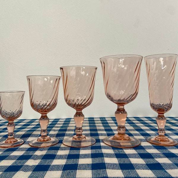 Verres sur pied Rosaline Arcoroc en verre rose de différentes tailles, verre à eau, vin rouge, vin blanc, liqueur, flûte à champagne vintage