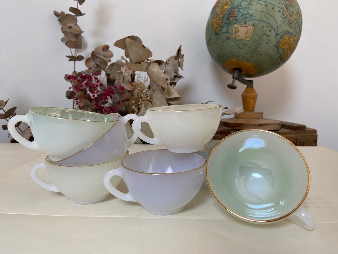 Lot De 7 Tasses Revol (froissées) - Blanches, Rouges Et Lavande - Occasion