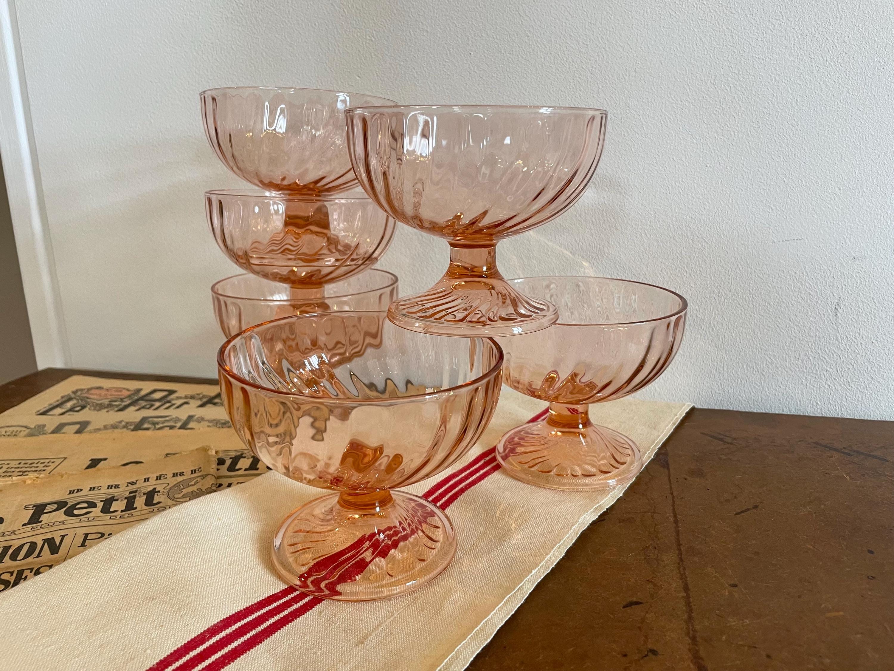Tasse à Thé Vintage En Verre Rose Modèle Rosaline – Contenance 20 Ml, Fabrication 1920-1949