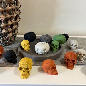 UTFÖRSÄLJNING Cementskalle: Halloweenträdgårdsdekor