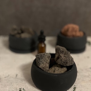 Handgemachter Diffusor für ätherisches Öl aus Lavasteinen: Zementschale Aromatherapie