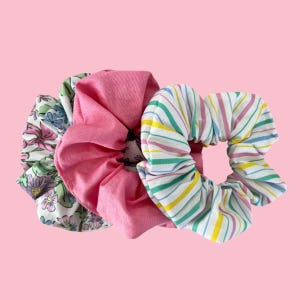 Juego de coleteros en tonos pastel – Paquete de 3 / Coleteros de algodón hechos a mano en rosa, estampado floral y rayas arcoíris