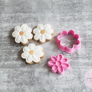 Simple Daisy Cookie Cutter and Fondant Embosser