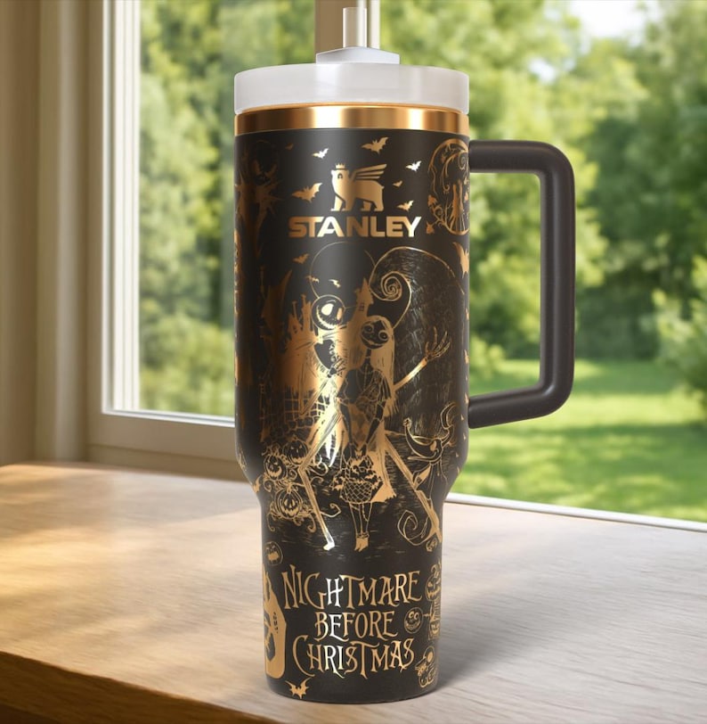 Puede incluir: Un juego de tres tazas de cer&aacute;mica con acabado mate moteado. Las tazas son de color crema, gris claro y gris oscuro. Cada taza tiene un dise&ntilde;o simple y minimalista.