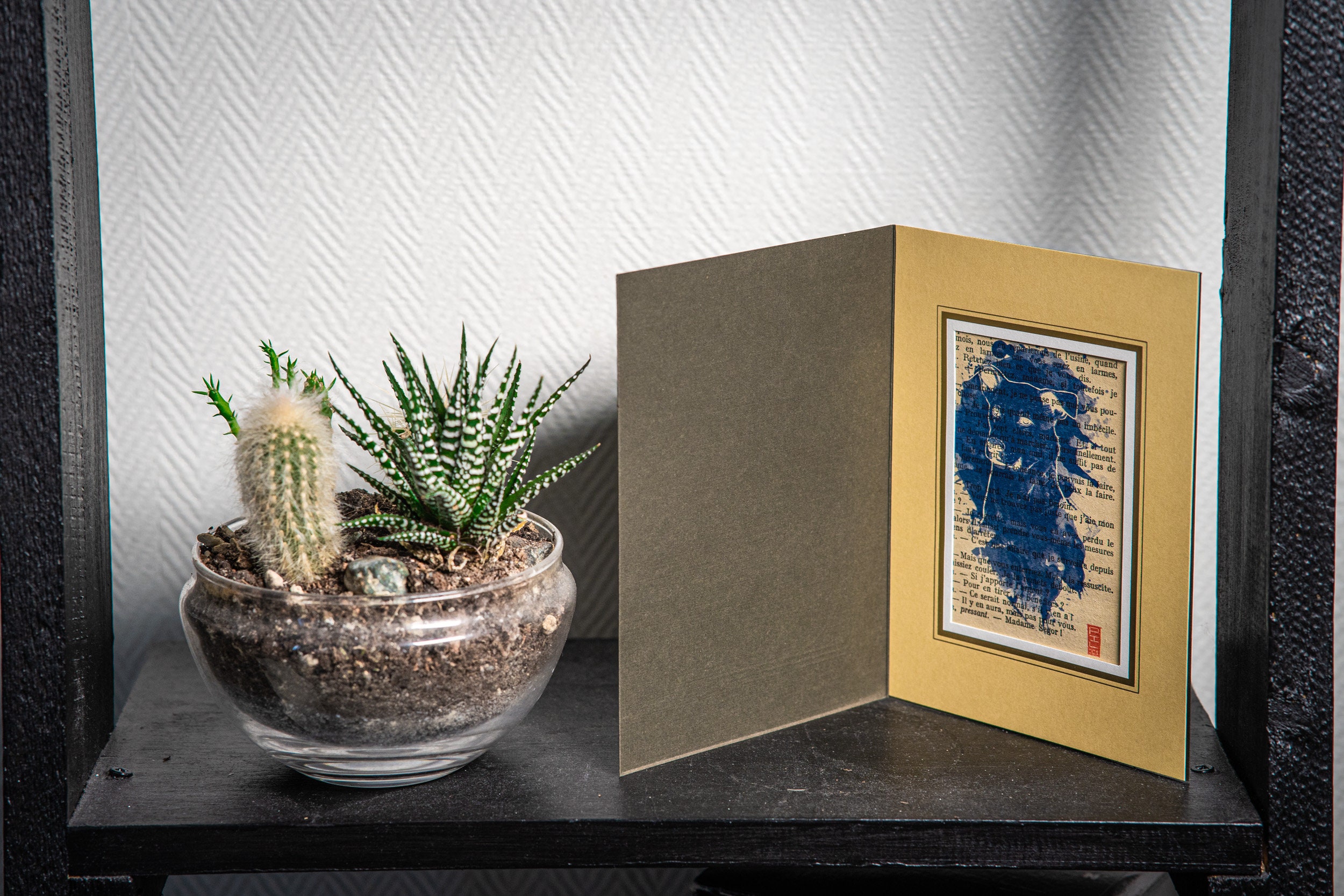 Portrait Chien Imprimée sur Feuille de Livre Ancien Dans Un Cadre Carton