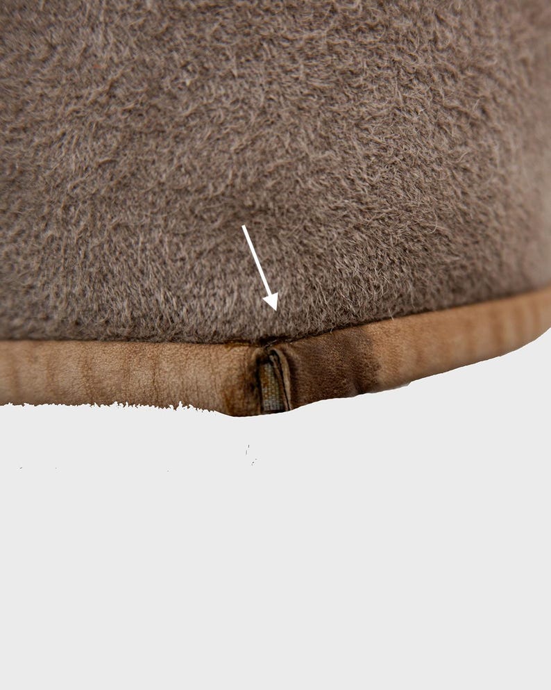 Get cozy in style with this vintage 80s shearling coat in brown. Its timeless design and soft warmth will have you feeling snug and stylish all season long. Don't miss out on this irresistible call to coziness!