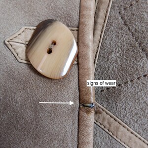 Get cozy in style with this vintage 80s shearling coat in brown. Its timeless design and soft warmth will have you feeling snug and stylish all season long. Don't miss out on this irresistible call to coziness!