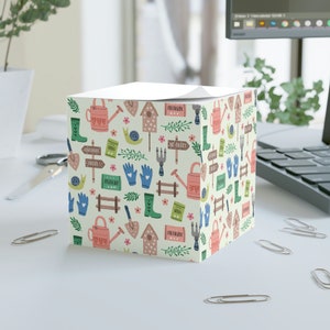 In the Garden Sticky Sheet Note Block Cube