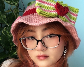 Chapeau de soleil rose seau sablé aux fraises au crochet Cottagecore mignon